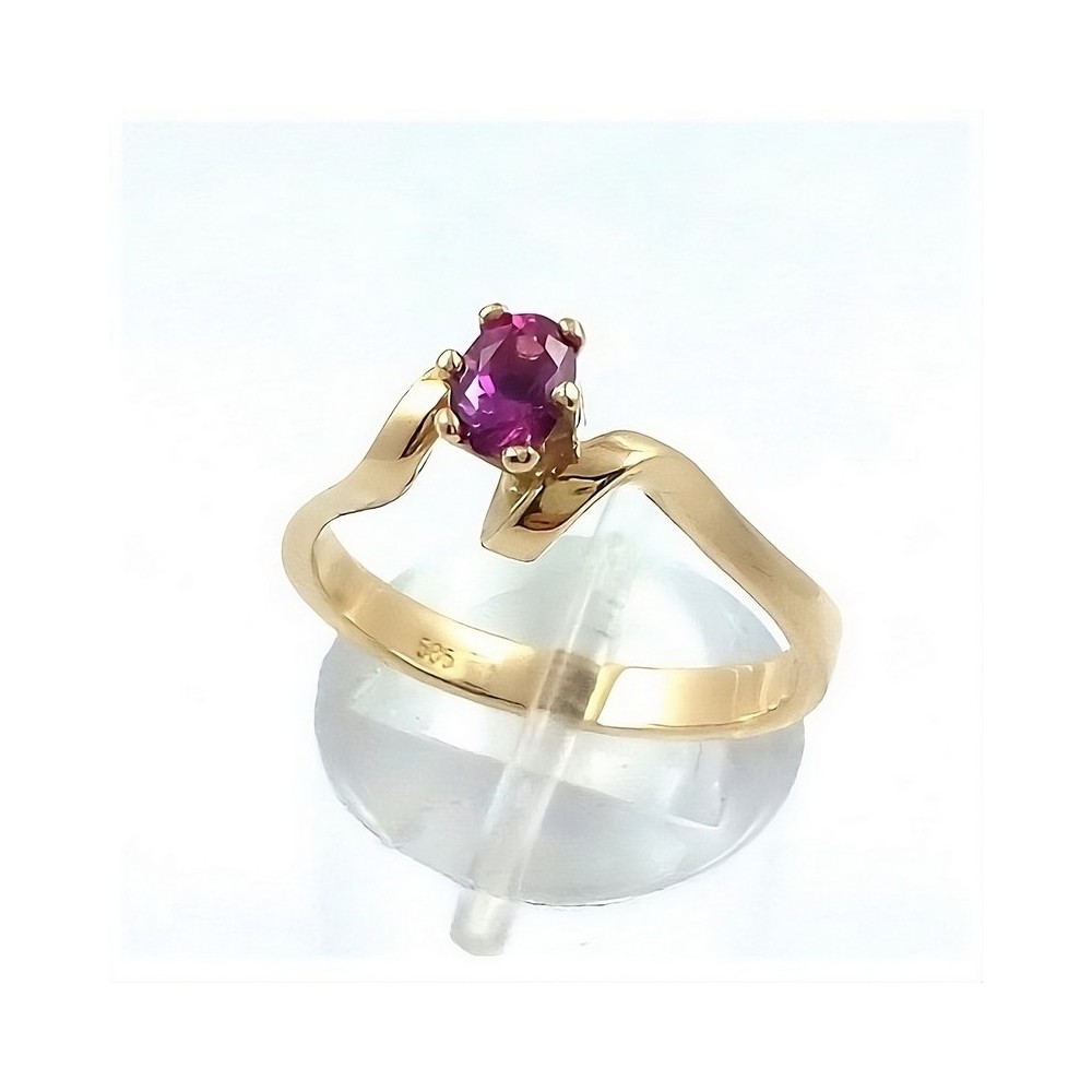 Pink sapphire gold ring