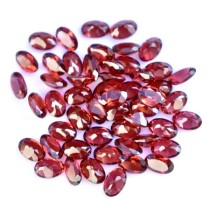 Czerwony burgundowy granat