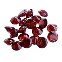 Czerwony burgundowy granat